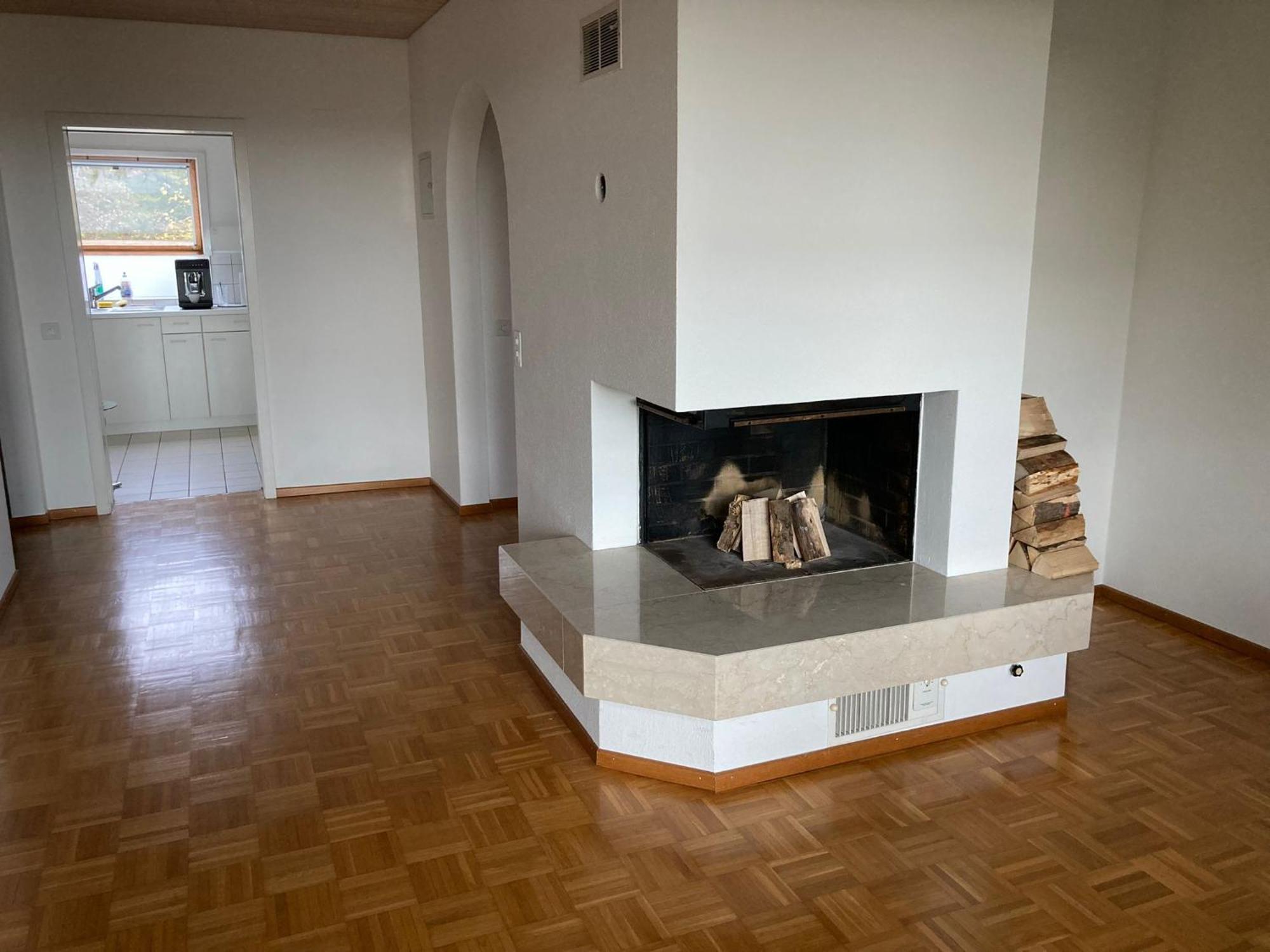 1 Wg Zimmer, Wohnzimmer Mit Kamin, Kueche Voll Ausgestattet, Grosser Balkon Mit Ausblick Homestay
